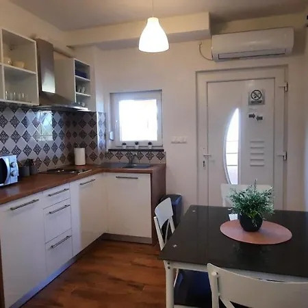 Sanja Apartment *
