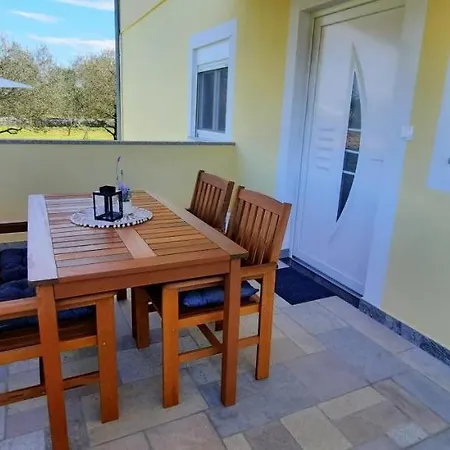 Апартаменты Sanja Задар